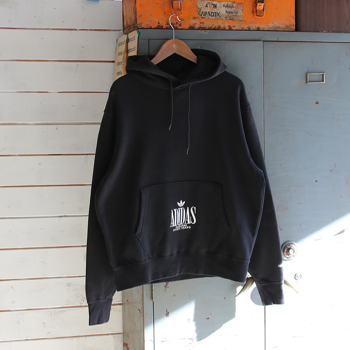 (착용컷) 아디다스 자수 후드 티셔츠 (남성용 105) 상품이미지1