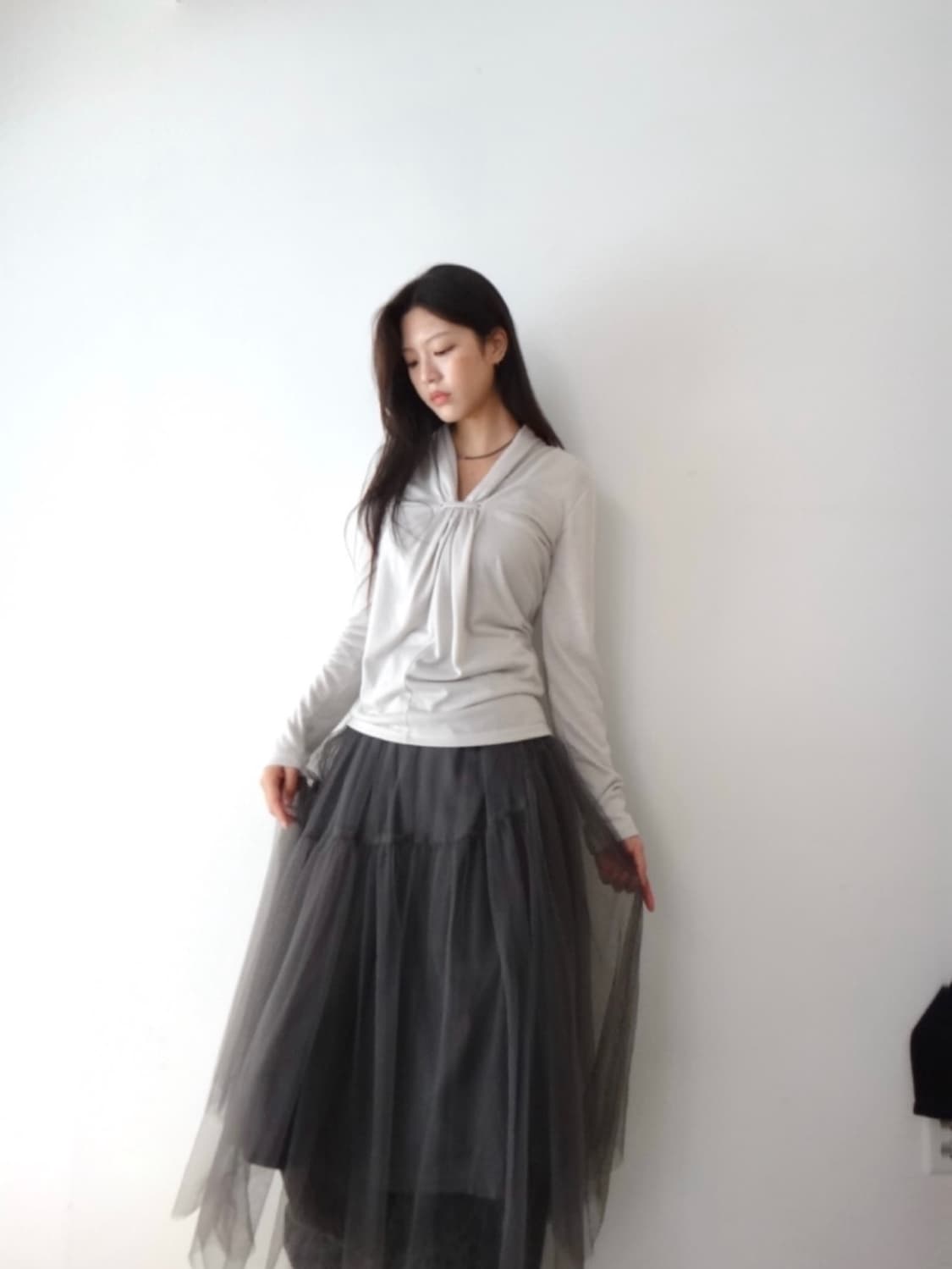 Front drape sleeveless top / beige gray 상품이미지4
