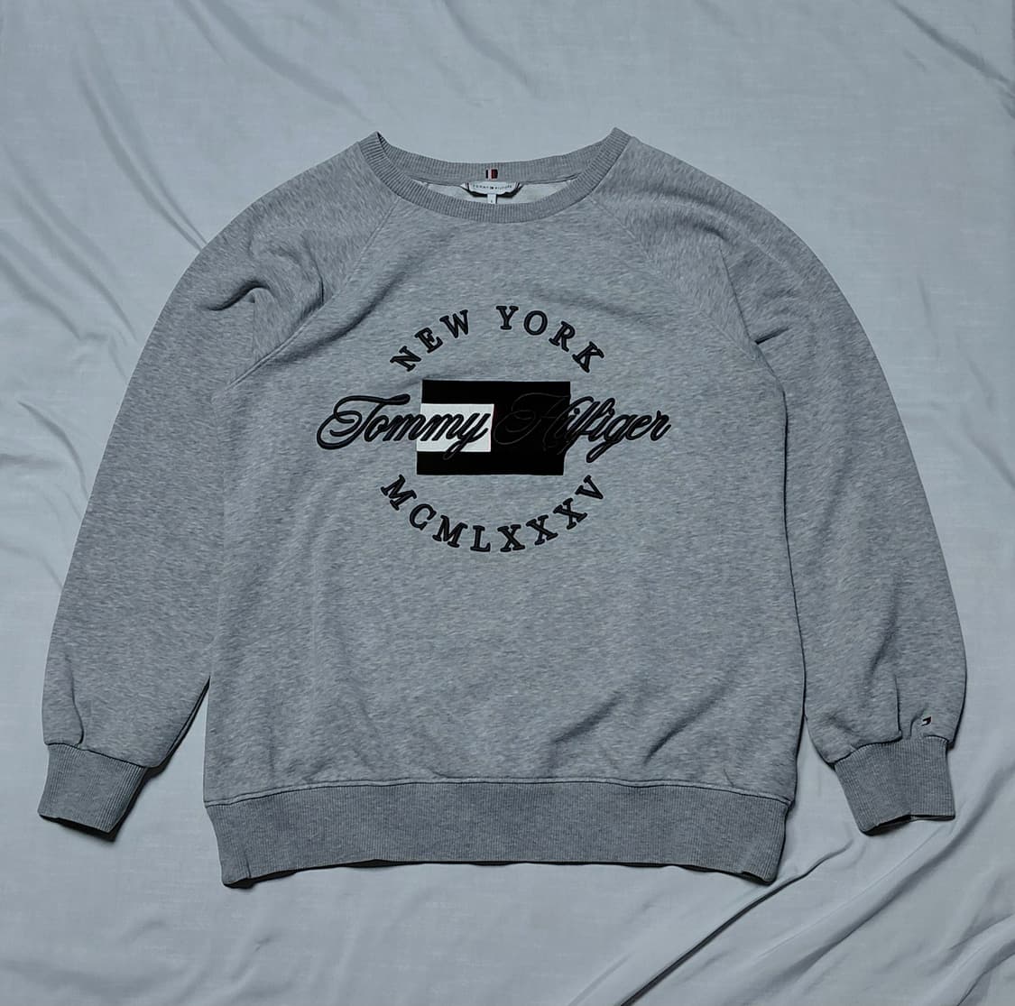 [M/무료배송] 남여공용 타미힐피거 맨투맨 상품이미지2