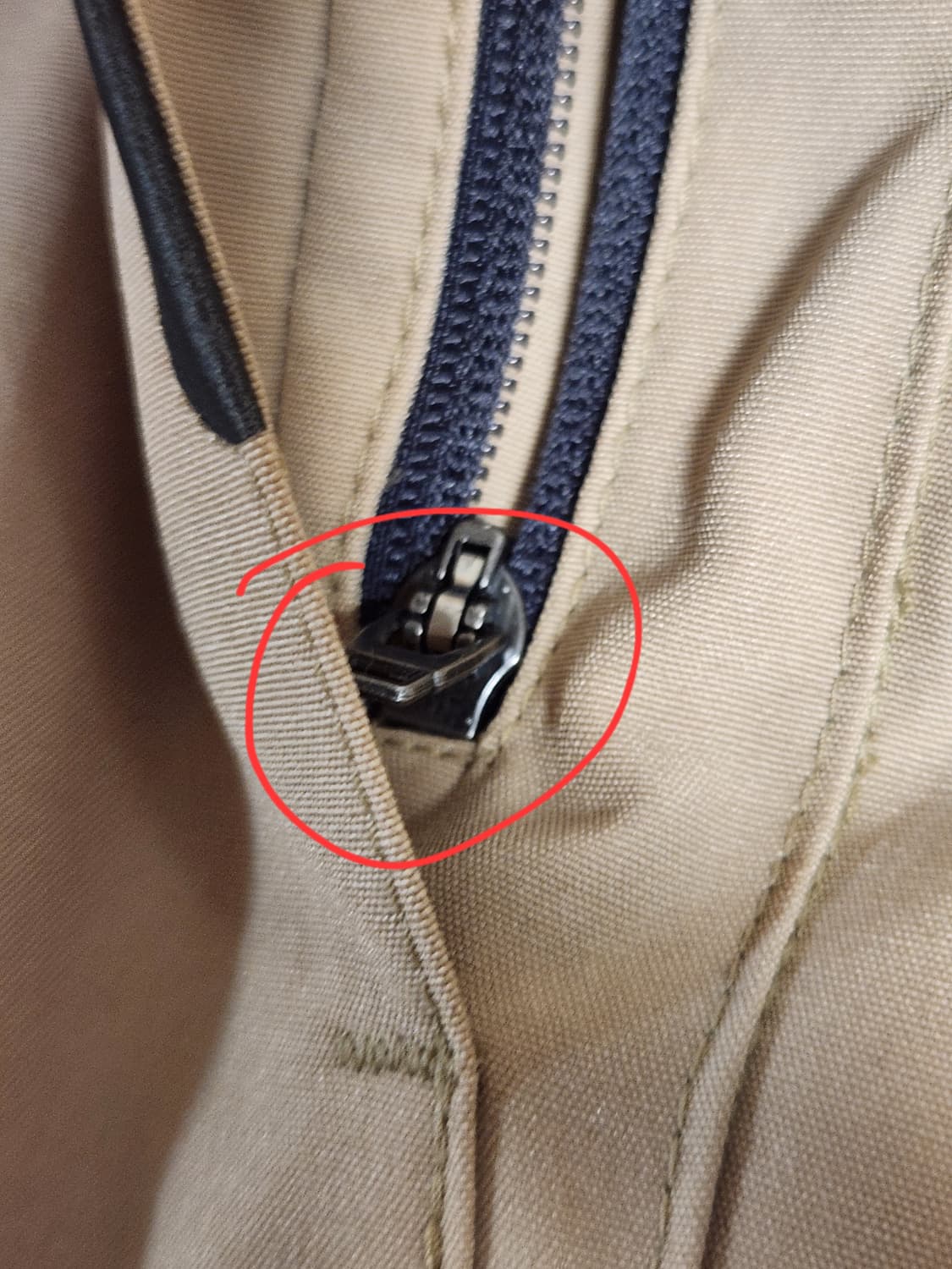 디스커버리 벤처포스 방풍 여성 바람막이 자켓 사이즈90 s

주머니 히든 상품이미지8