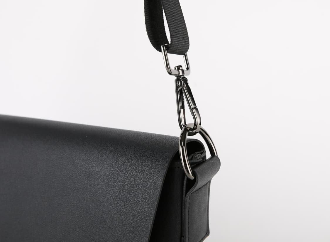 ★미사용 새상품★ 미니멀 블랙 크로스백 / 데일리 가방 / 깔끔한 디자인 상품이미지2