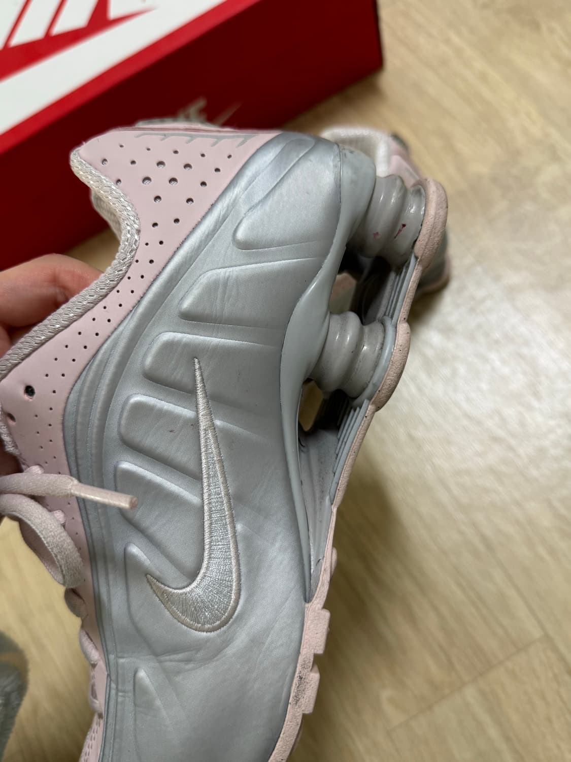 나이키 샥스 R4 베얼리 로즈 250 상품이미지8