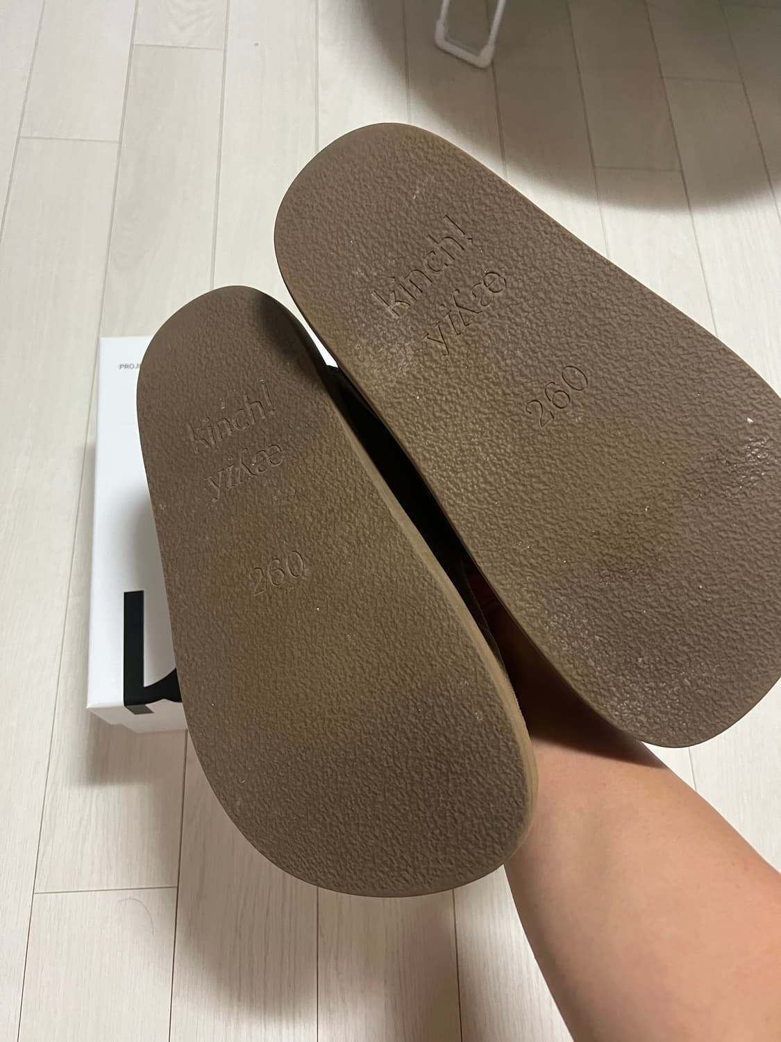 킨치 x 이예 본 뮬 카멜 상품이미지3