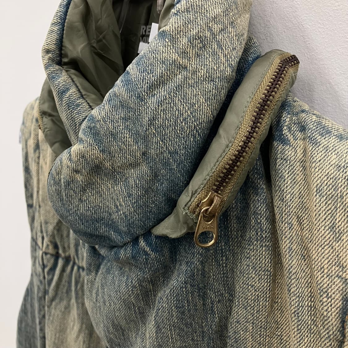 Kolor 컬러 비콘 빈티지 워싱 데님 다운 베스트  상품이미지5