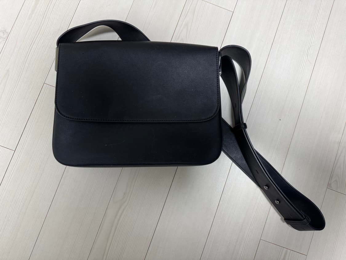 남성 가죽 크로스백 블랙 상품이미지1