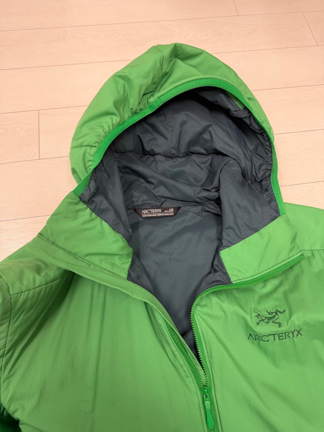 아크테릭스 아톰 lt L 사이즈 상태 9.6/10  큐알코드 인식하시면 상품이미지4