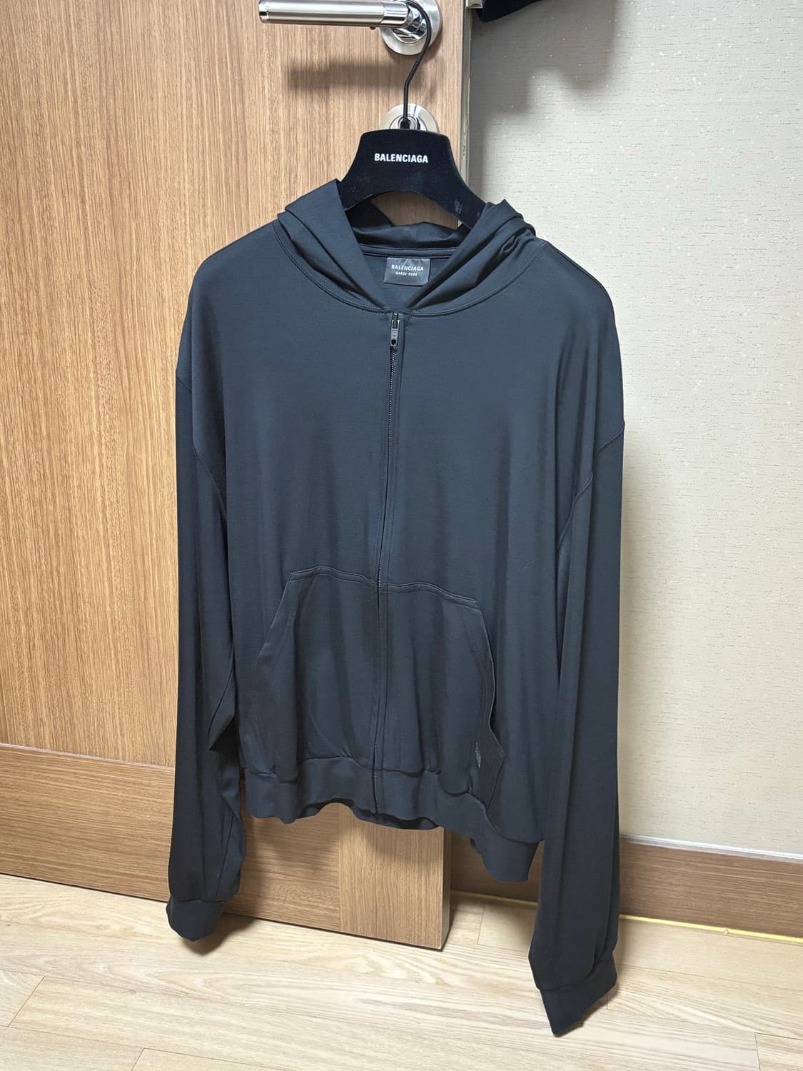 발렌시아가 가드로브 후드집업 상품이미지3