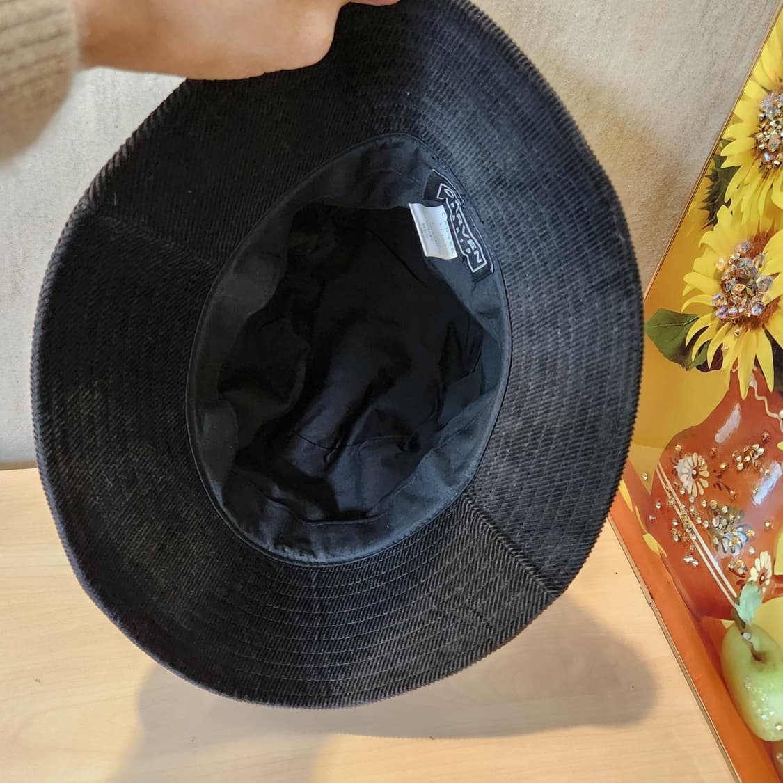 CARVEN 골덴 버킷햇 🎩 프렌치 감성 블랙 로고 버전
 상품이미지7