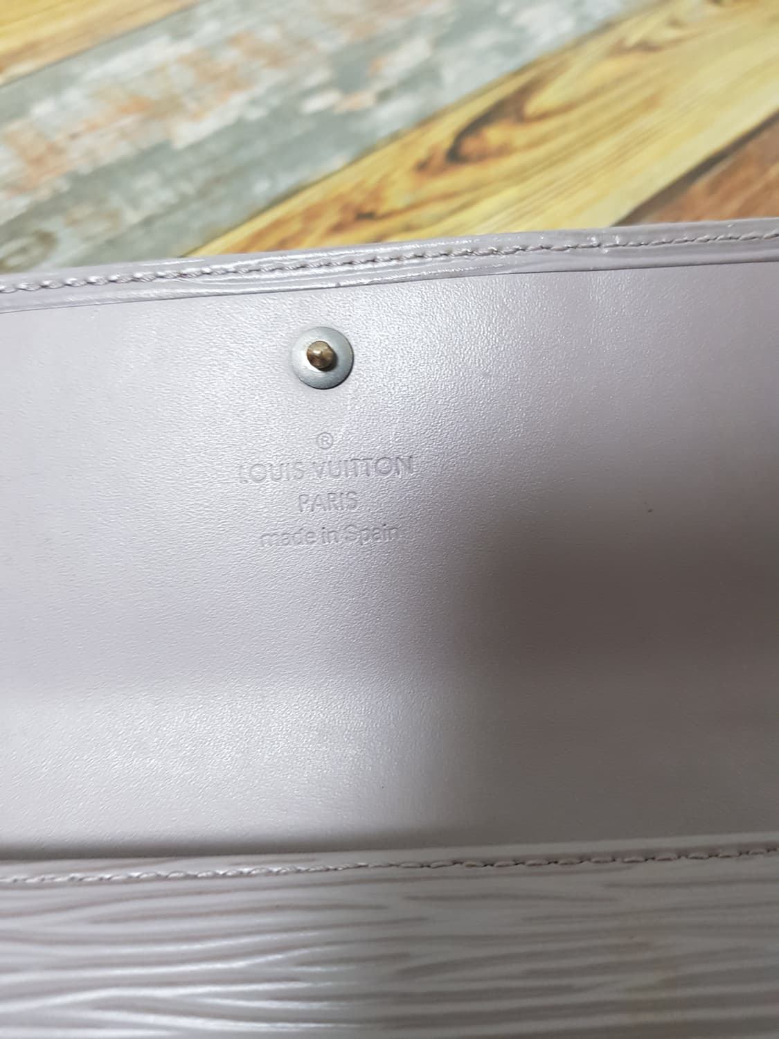 [정품] 루이비통 에피 장지갑 그레이 상품이미지9