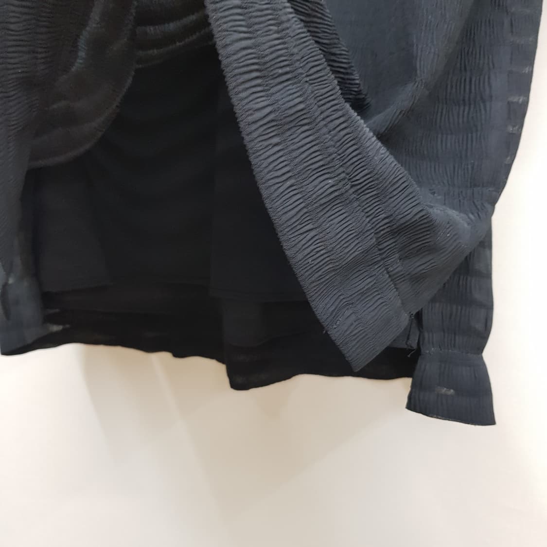 한섬 SJSJ 시스루 텍스처 배색 카라 반팔 블라우스 XS사이즈 상품이미지4