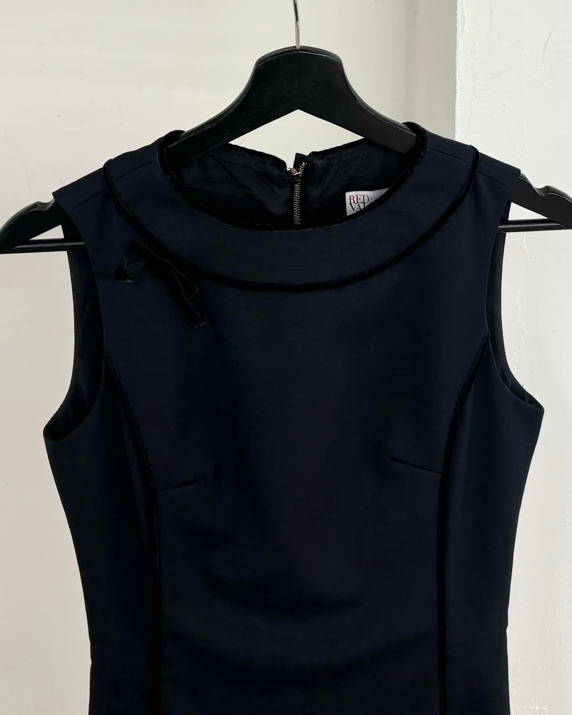 레드 발렌티노블랙 슬리브리스 미디 원피스 상품이미지2