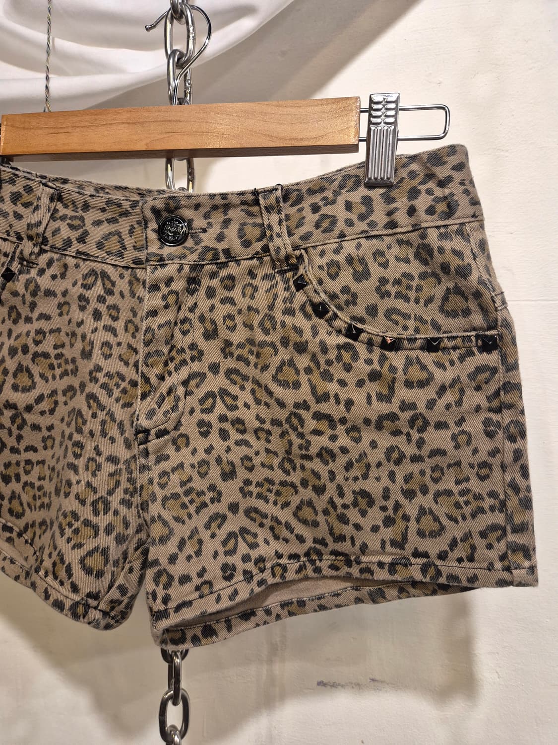 레오파드 패턴 스터드 베이지 숏팬츠 상품이미지2