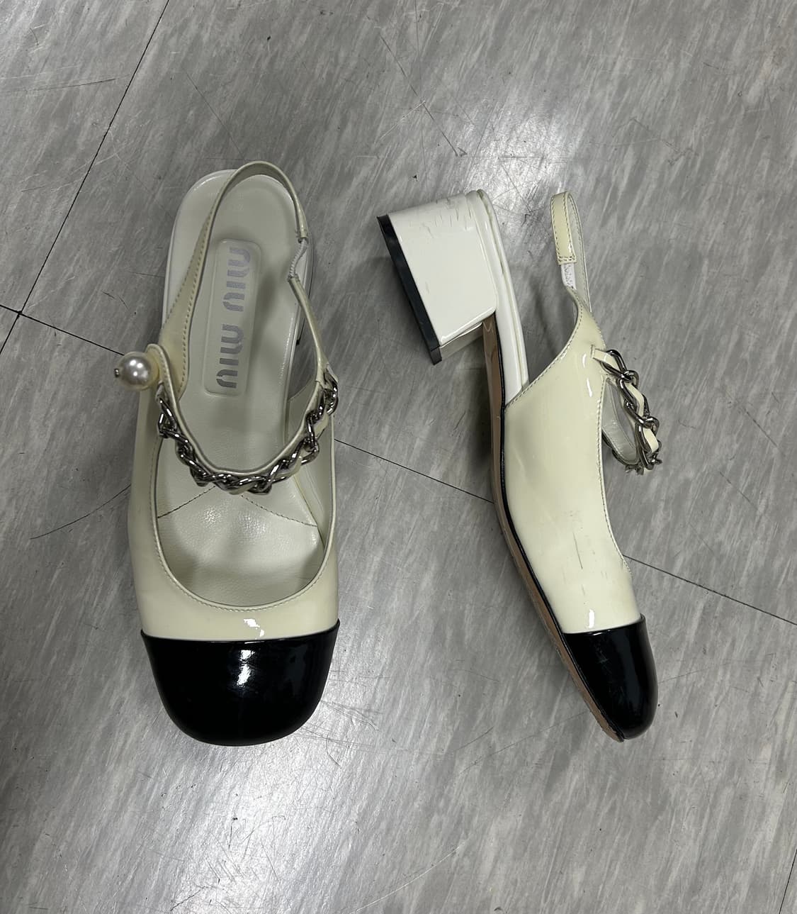 미우미우 체인 여성 구두 상품이미지5