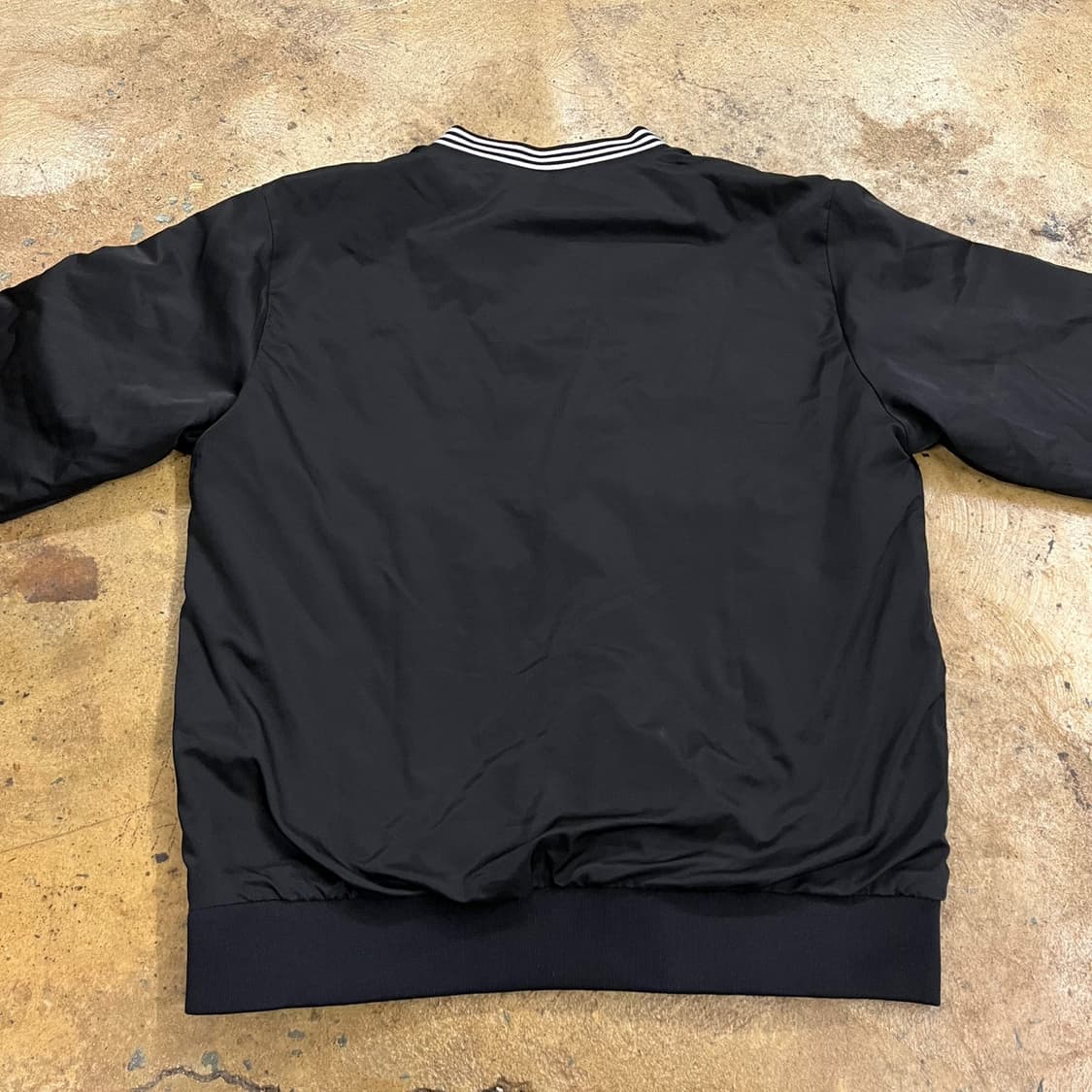 아디다스 블랙 브이넥 웜업 100 상품이미지4