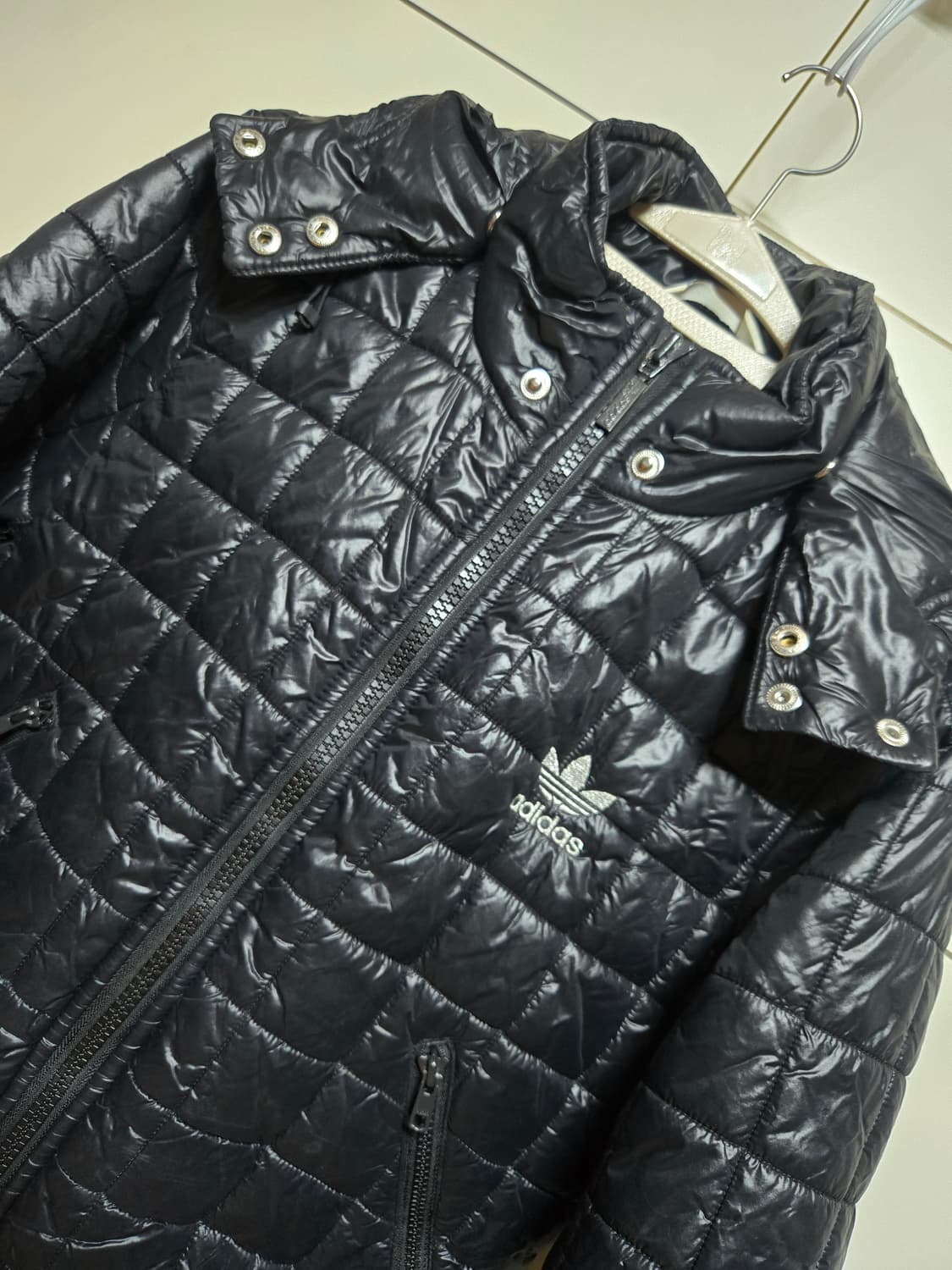 아디다스 여성 블랙 퀼팅 패딩 상품이미지1