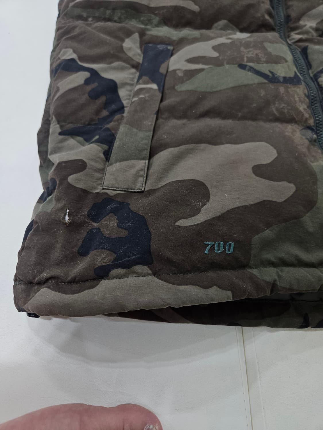 노스페이스 카모 센터로고 패딩조끼 눕시 상품이미지3