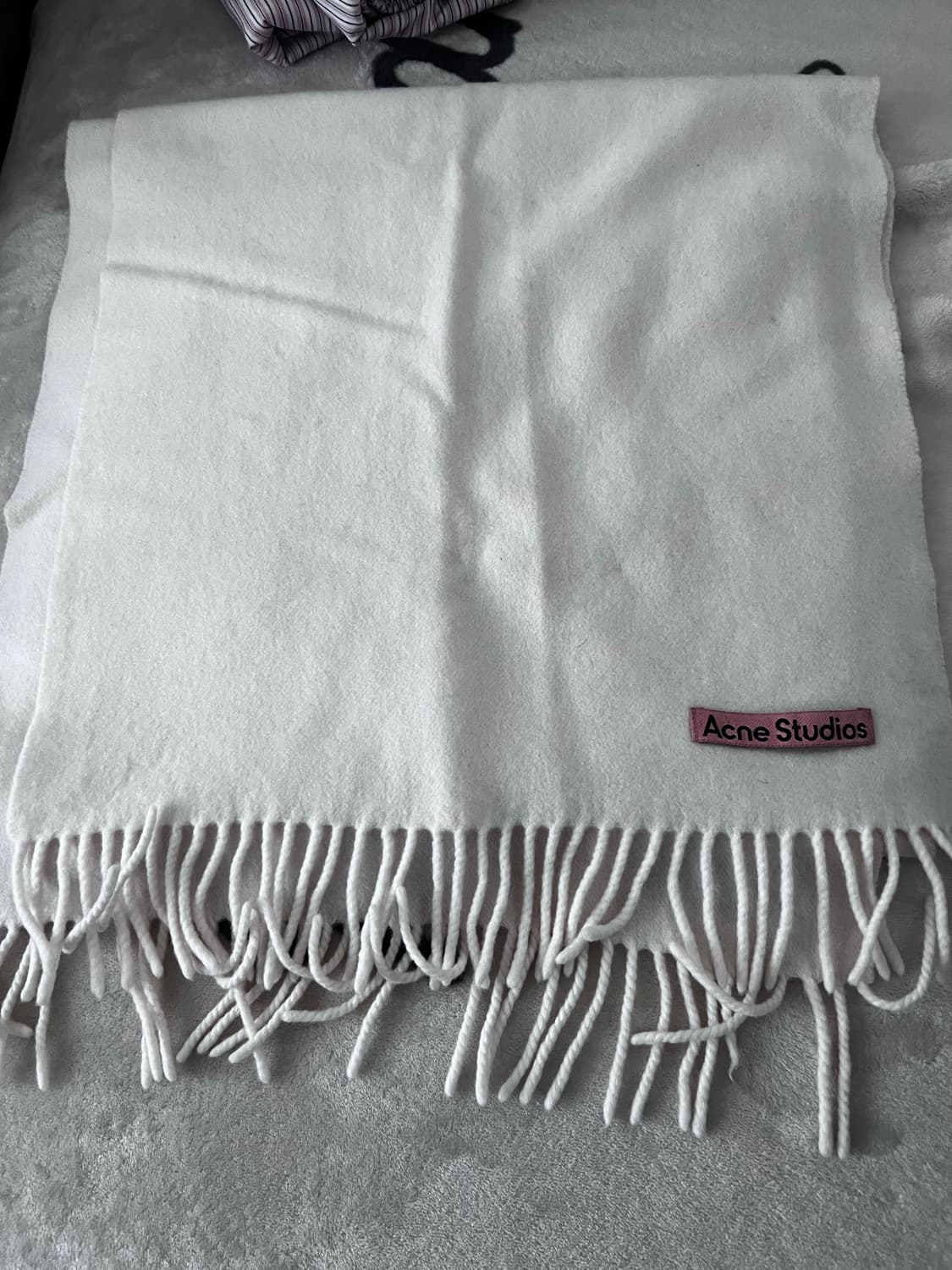 아크네스튜디오 머플러 상품이미지2