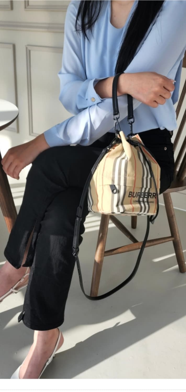 버버리 포이베 버킷백/크로스백 새상품급 정품(감정O) 상품이미지4