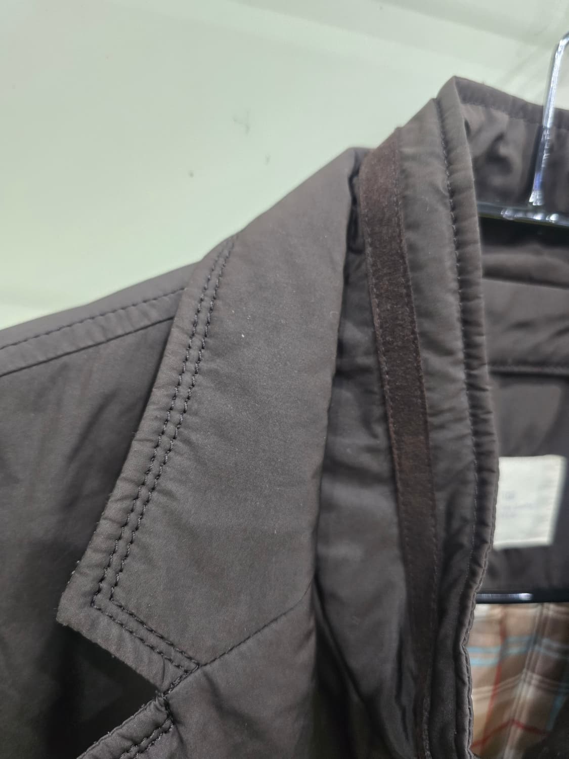 차분한 다크 브라운 컬러의 105 패딩 자켓 상품이미지6