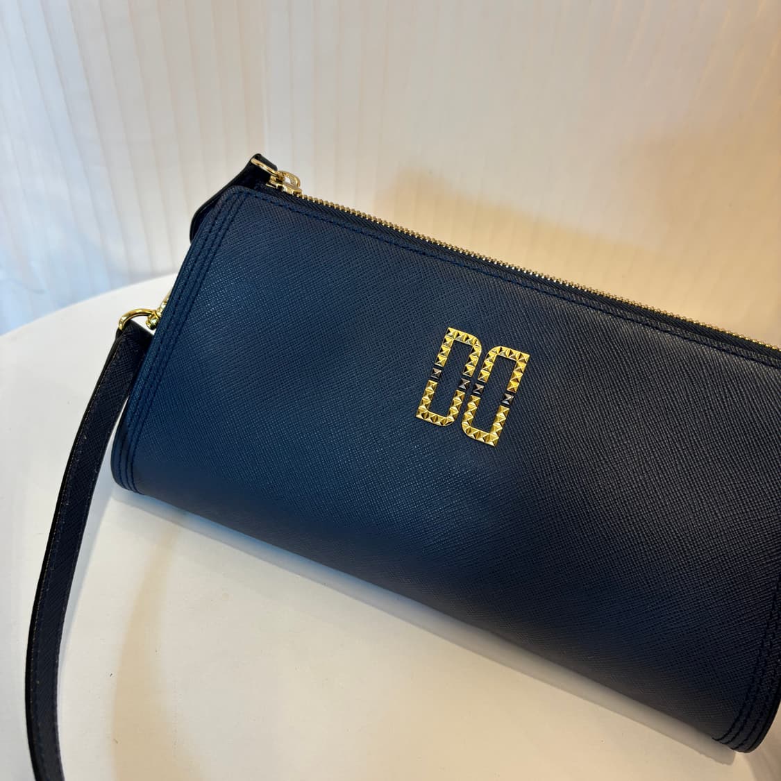 닥스 DD 금장 크로스백     상품이미지5