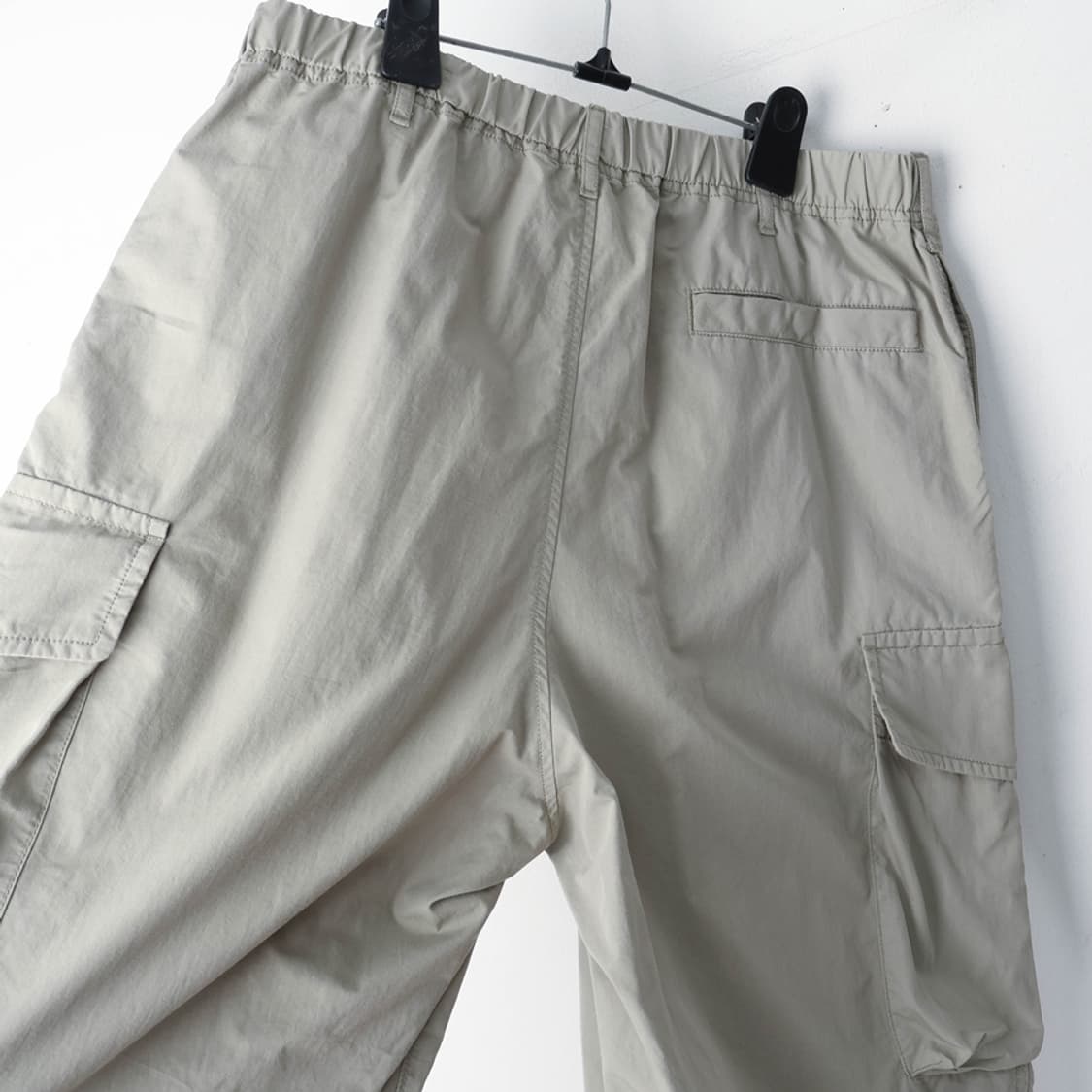 33/유니클로U 와이드핏 파라슈트 카고팬츠 상품이미지3