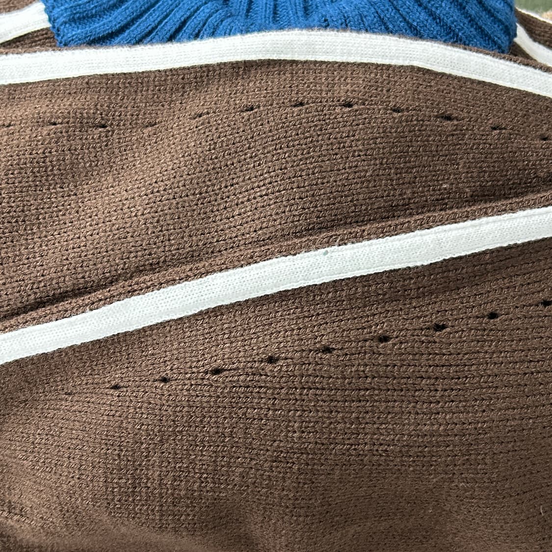 오드스튜디오 자수로고 트랙 니트집업 브라운 상품이미지4