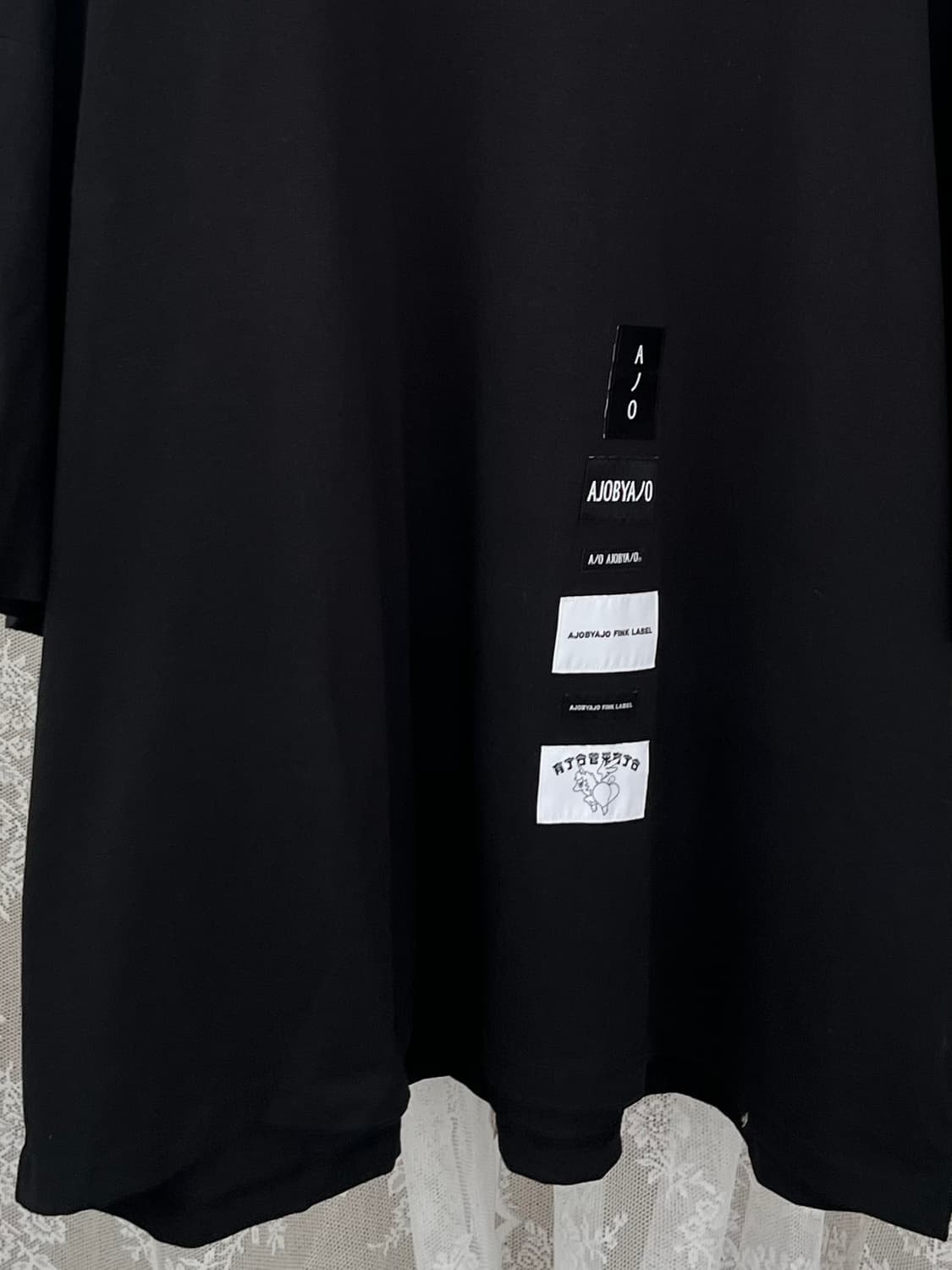 F) 아조바이아조 핑크 라벨 반팔 티셔츠 블랙 상품이미지3