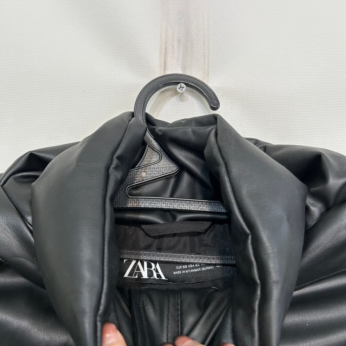 자라 페이크 레더 패딩 코트 블랙 상태최상 여성 55, 66 상품이미지2