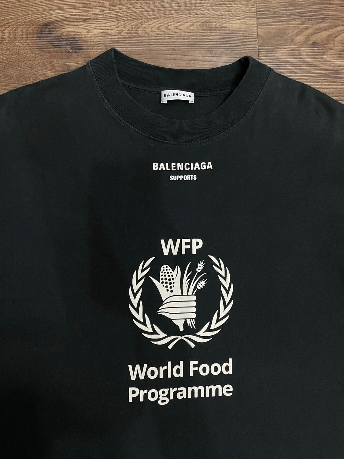 발렌시아가 WFP 월드 푸드 프로그램 반팔티셔츠 블랙 상품이미지2