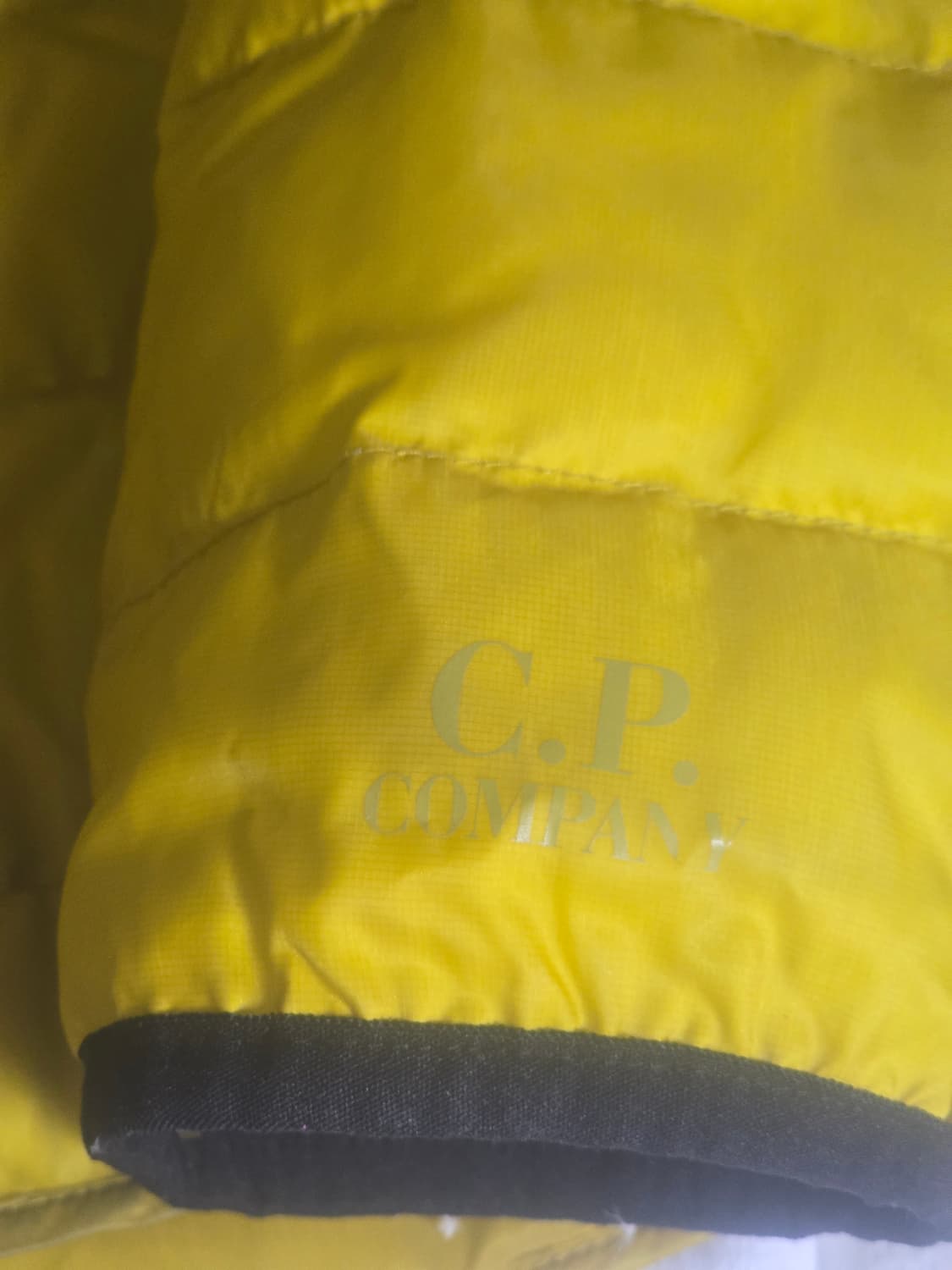 [정품] CP컴퍼니 내피겸용 라이트다운 경량 패딩 (사이즈100) 상품이미지4