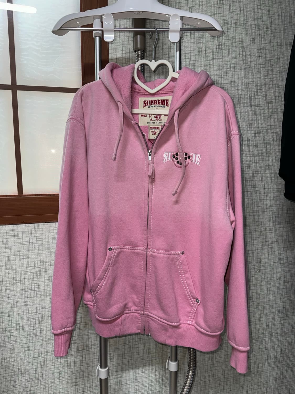 SUPREME x TRUE RELIGION pink hoodie 상품이미지1