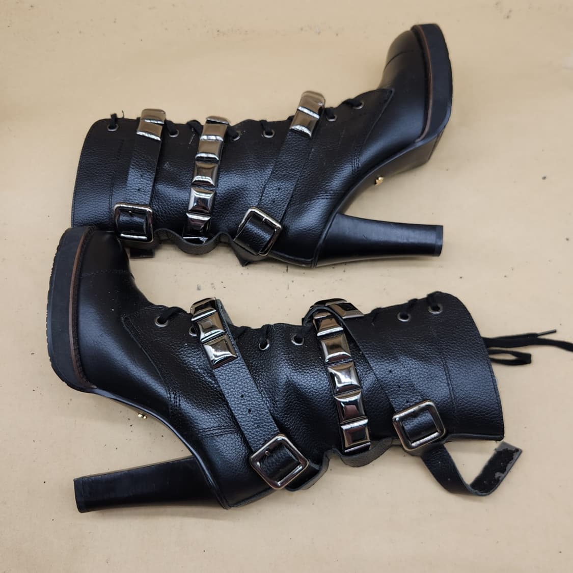 슈콤마보니 스터드 여성 워커 실사이즈 240 굽10 상품이미지5