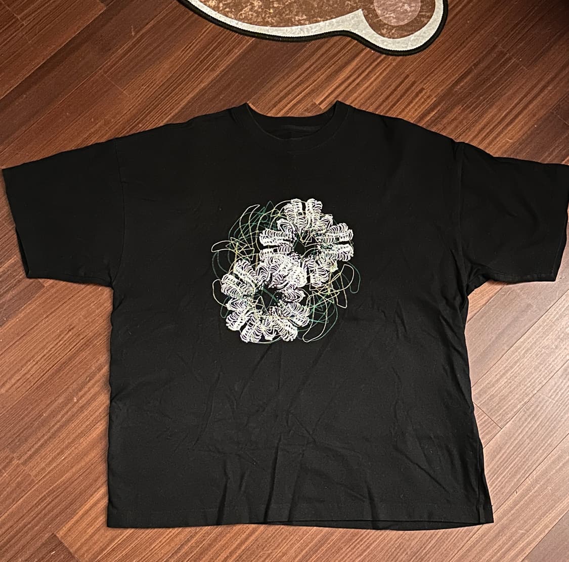 메종미네드 꽃 자수 티셔츠 상품이미지1