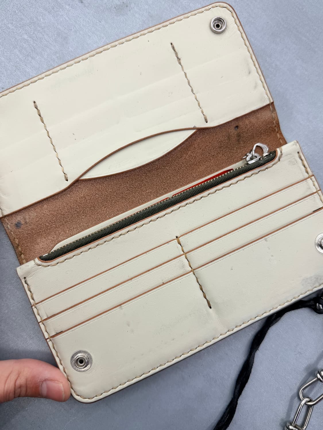 큐스레더+필앤리프트 체인 장지갑 상품이미지2