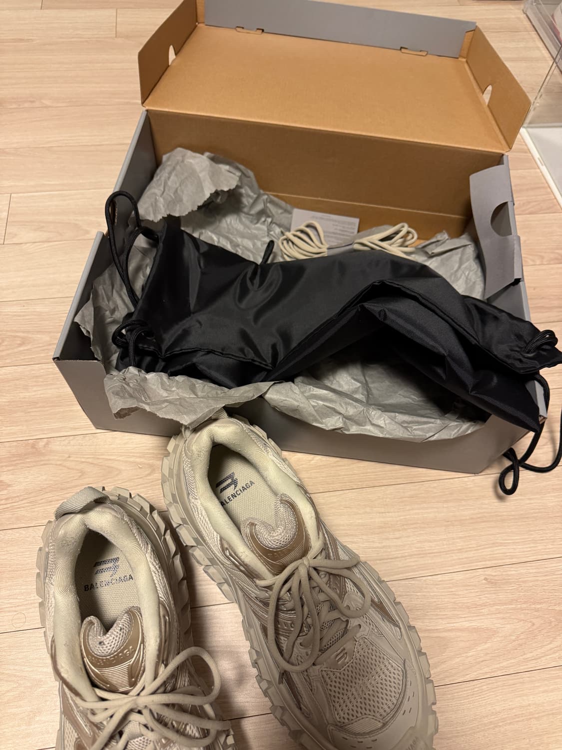 43] 발렌시아가 디펜더 베이지 국내매장판 풀구성 상품이미지1