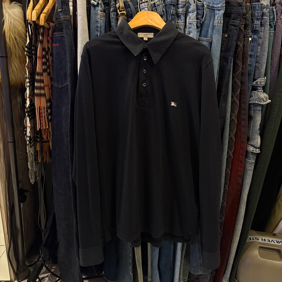 버버리 블랙 카라 롱슬리브티 상품이미지3