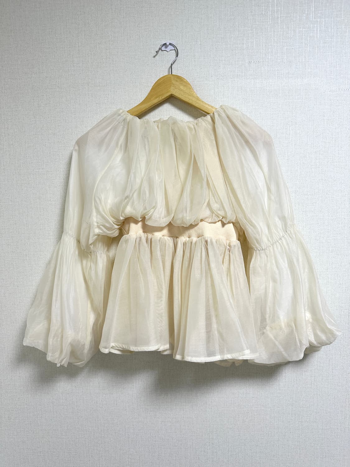 오프숄더 오간자 블라우스 상품이미지1