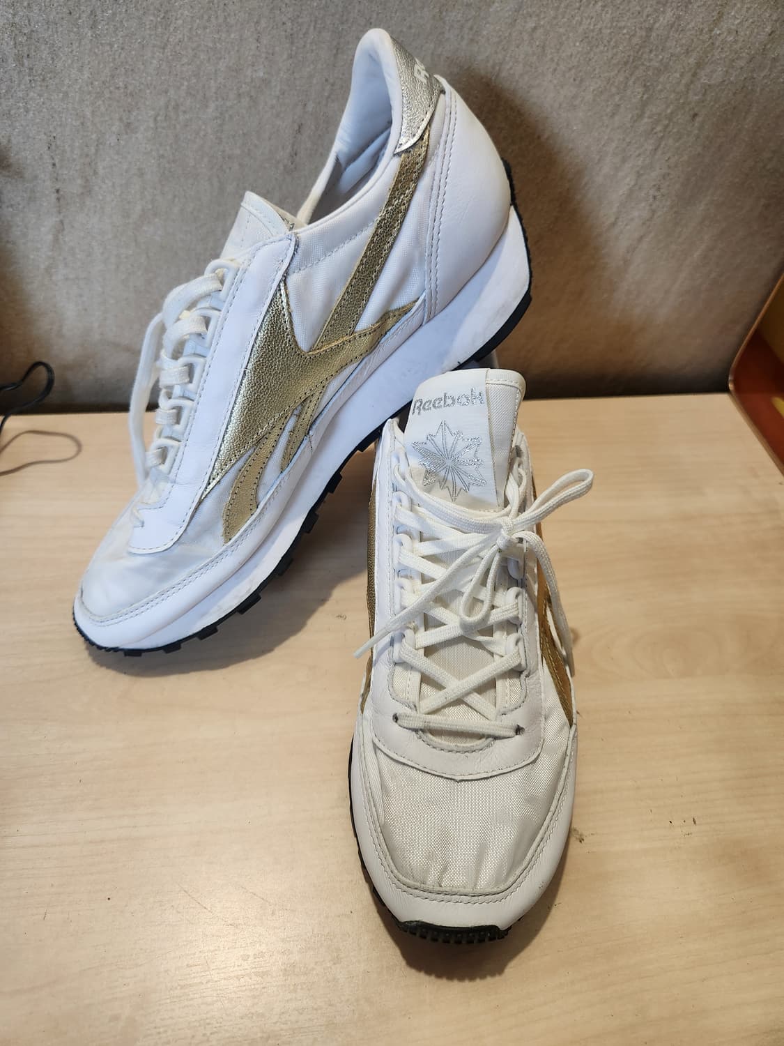 Reebok 빈티지 골드 러닝화 ✨ 화이트 골드 포인트 스니커즈 상품이미지10