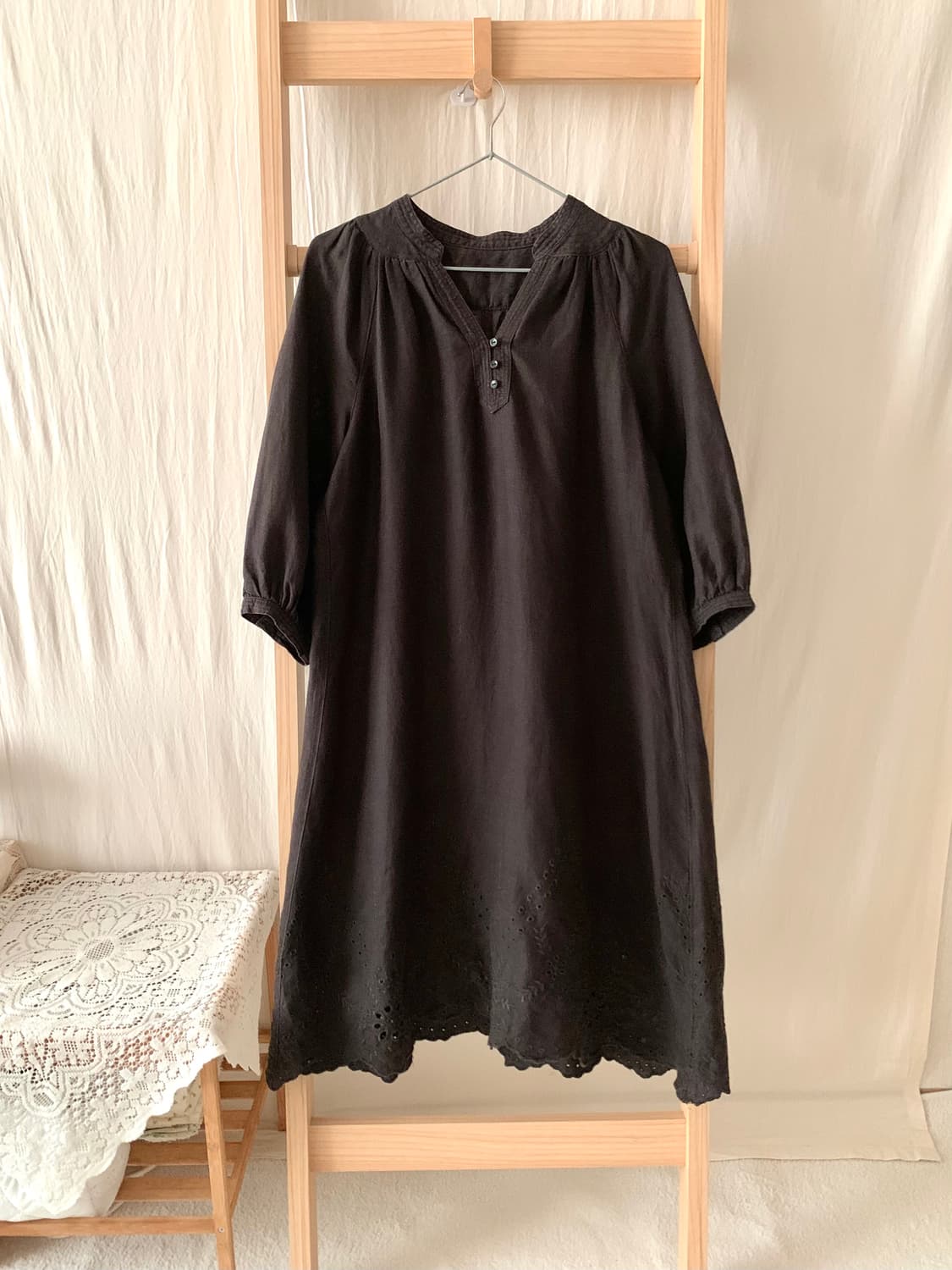 브라운 모리 펀칭 자수 원피스 상품이미지1