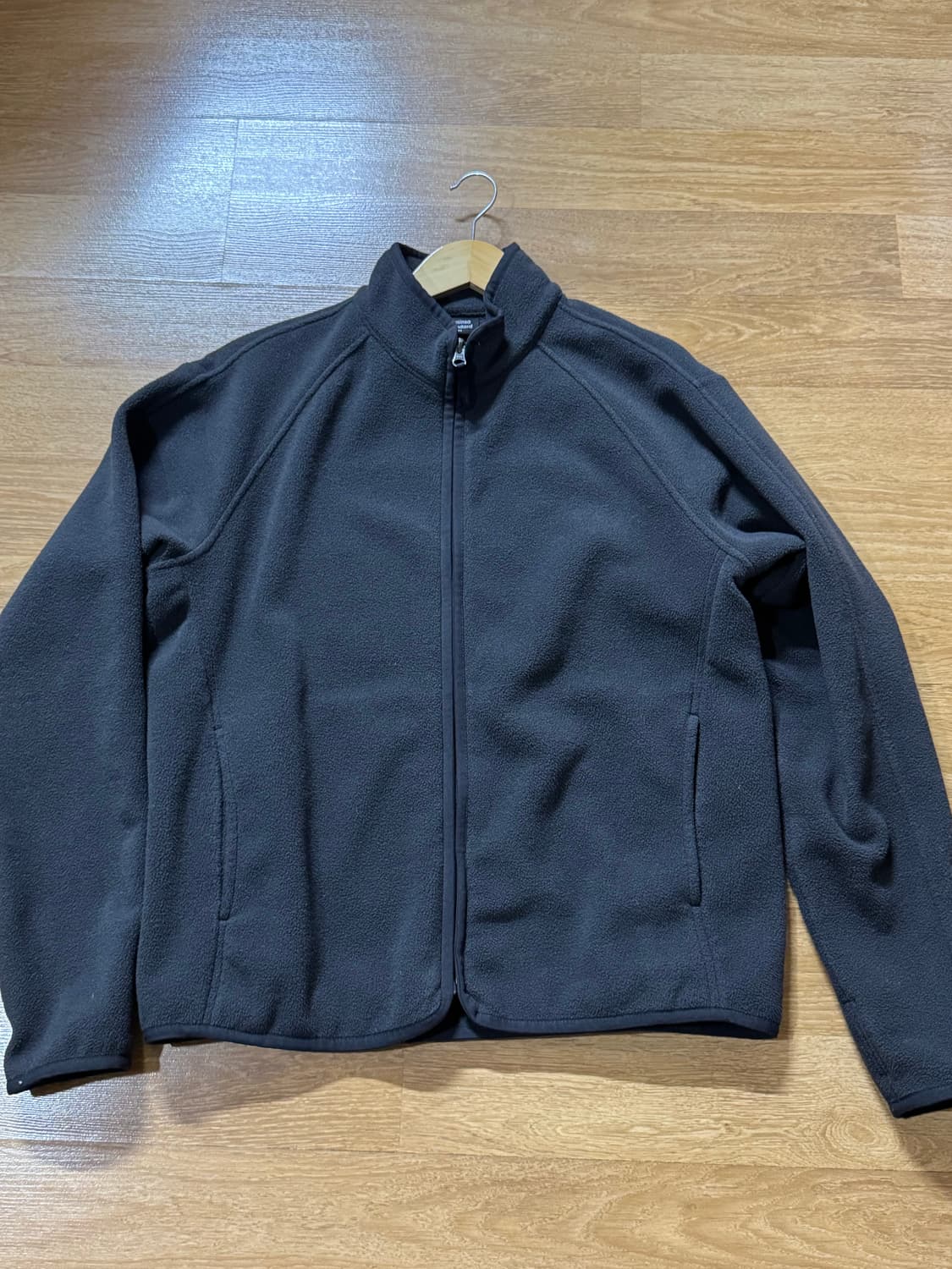 [m] 무탠다드 폴라 플리스 래글런 하이넥 재킷 다크 그레이 상품이미지2