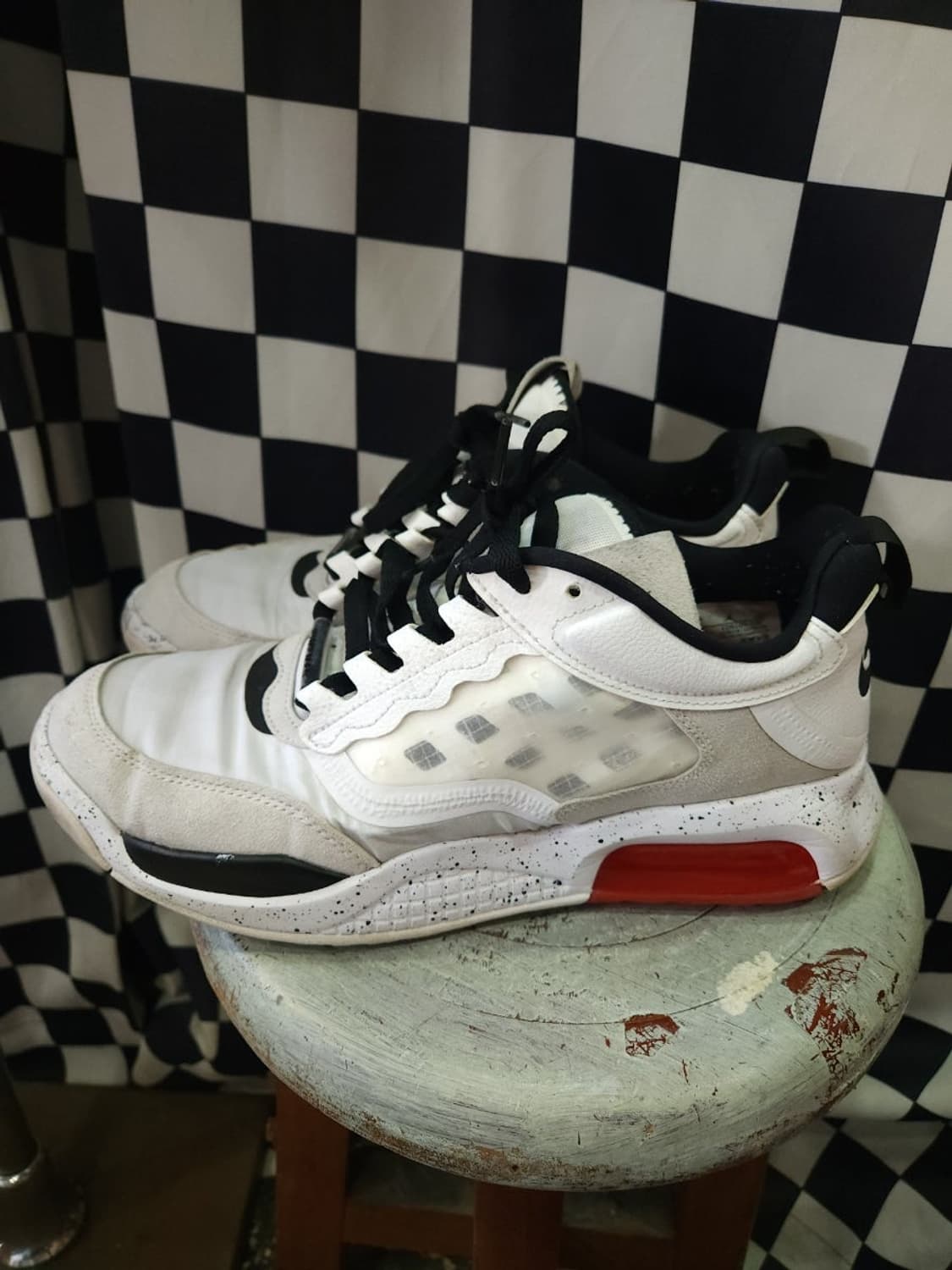 나이키 조던 에어맥스 200 흰검 270mm

 상품이미지2