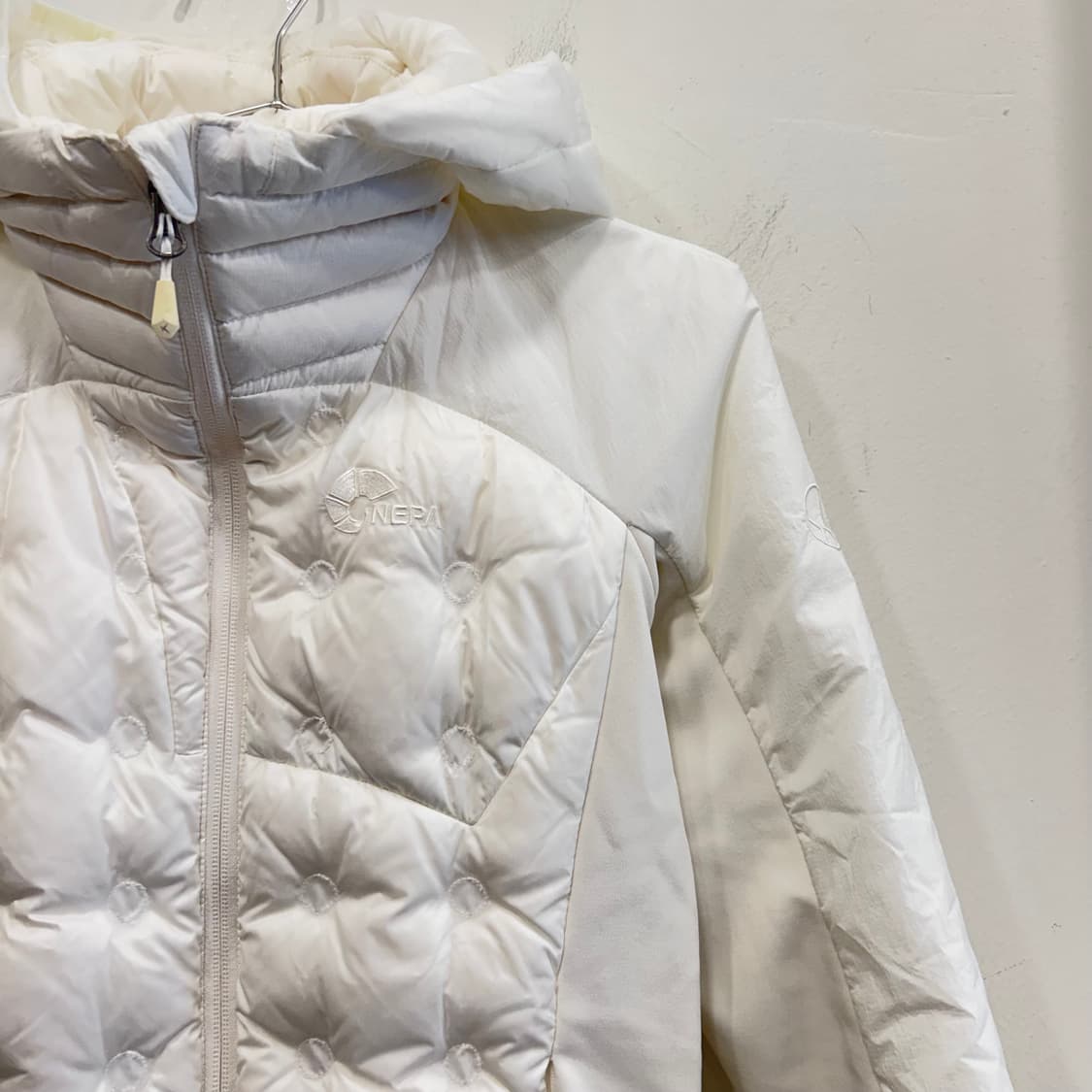 네파 구스다운 노리밋 퀼팅 후드 경량패딩 상품이미지1