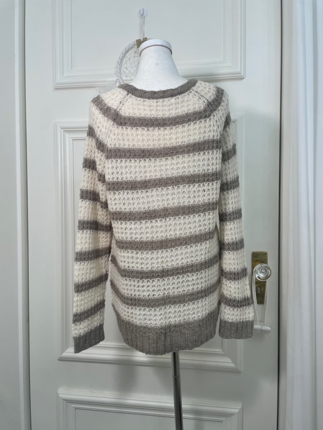 ivory khaki stripe regaln loose sweater 상품이미지3