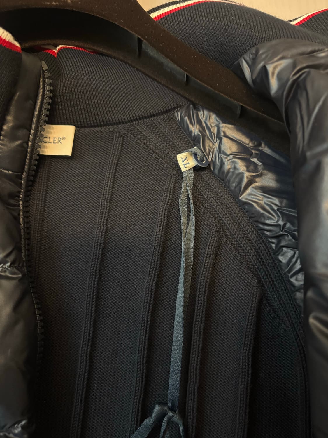 몽클레어 트리콧 패딩 XL 판매합니다. 상품이미지3