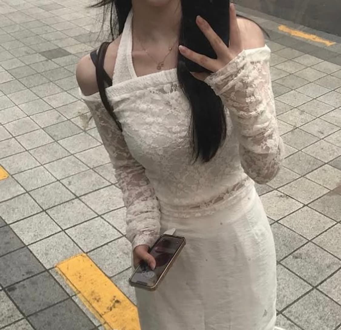 라티젠 레이스 오프숄더 탑 상품이미지1