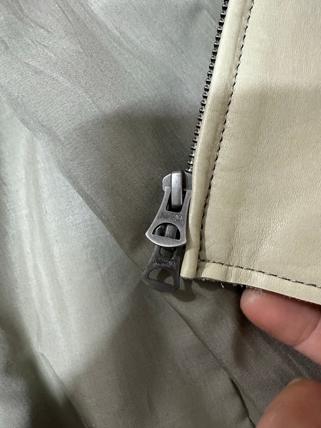 쉽스킨 하이넥 후디드 러프컷 자켓 상품이미지5