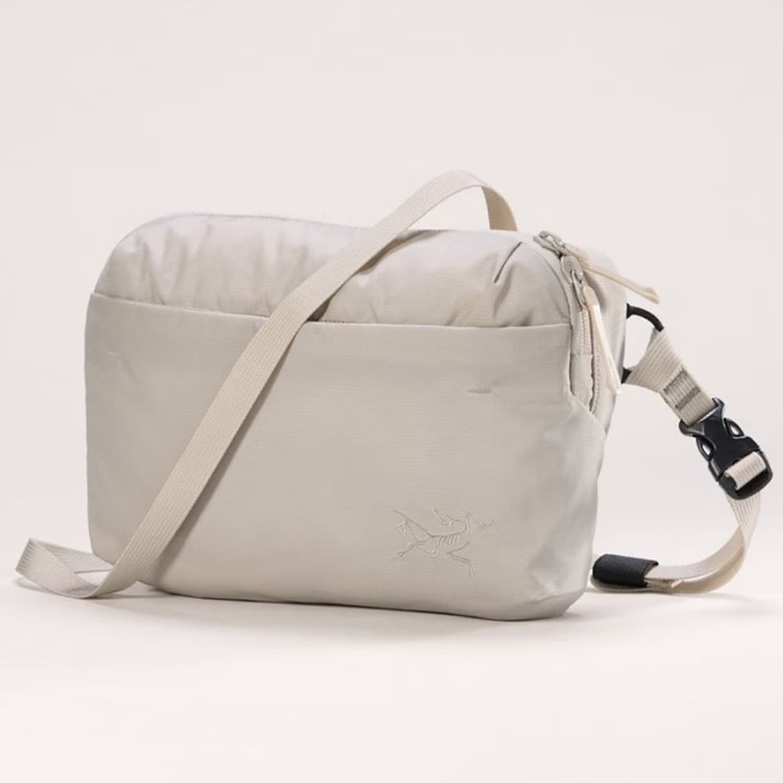 아크테릭스 헬리아드6 크로스바디백 룬 상품이미지1