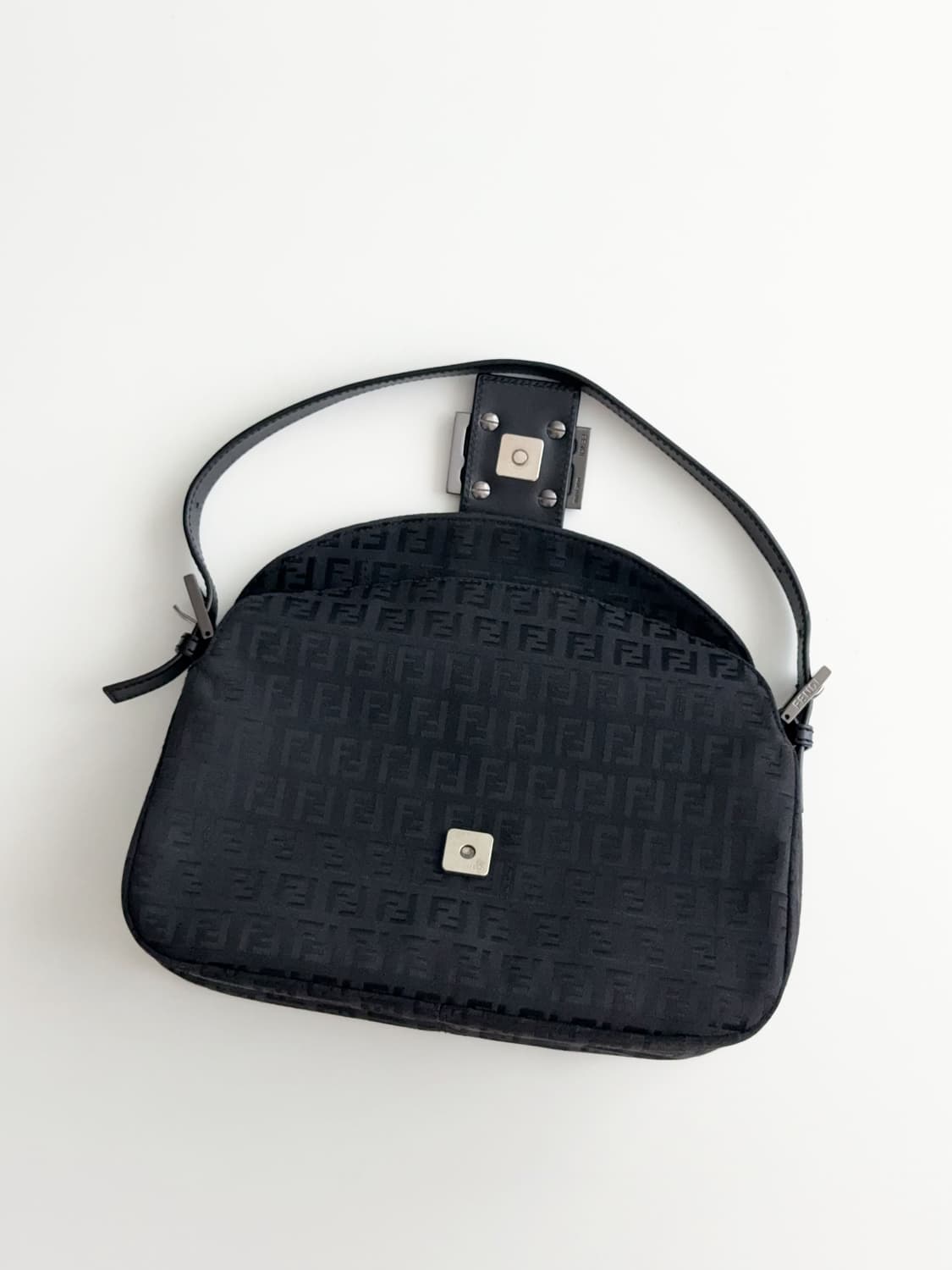 펜디 주카 더블 플랩 바게트백 상품이미지10