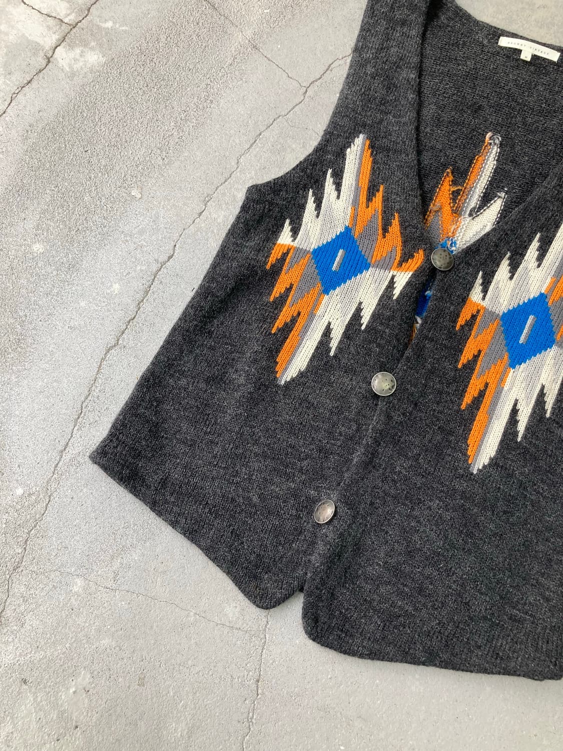 charcoal chimayo pattern knit vest 상품이미지3