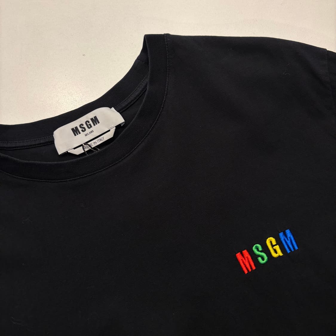 [XL] MSGM 컬러 로고 블랙 반팔 티셔츠 D557 상품이미지3